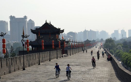 Bike atop Xian's old city wall
